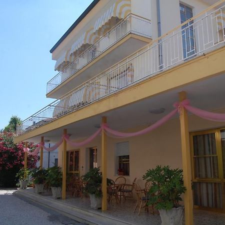 Hotel Perugini Marebello Экстерьер фото