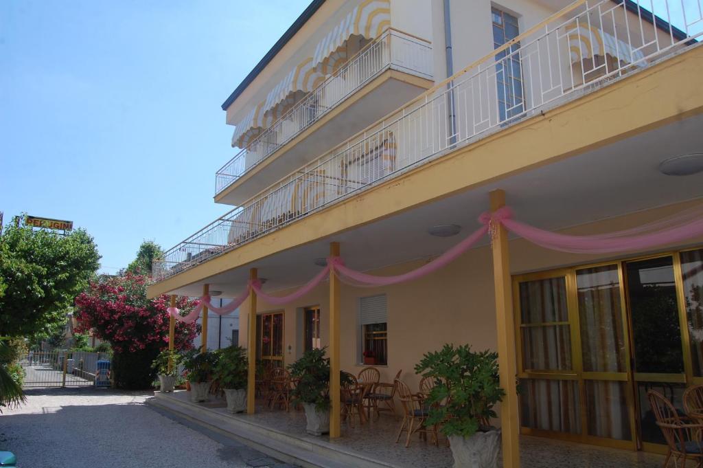 Hotel Perugini Marebello Экстерьер фото
